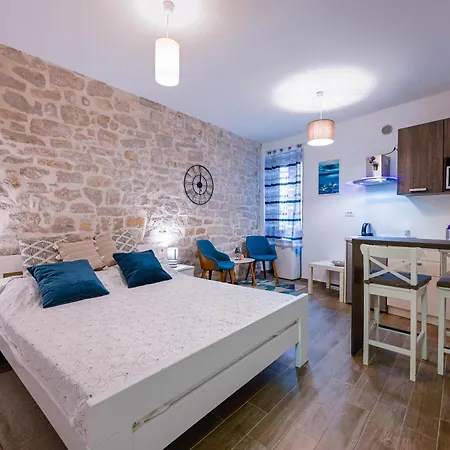 Ana Stylish In Old Town Apartment *