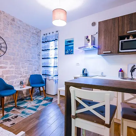 Ana Stylish In Old Town Apartment *