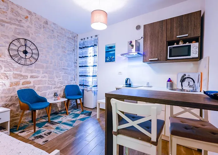 Ana Stylish In Old Town Apartment *