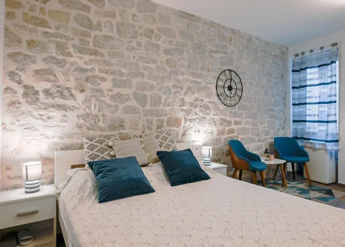 Ana Stylish In Old Town Apartment *